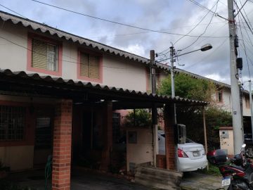 Sobrado em Condomínio - Aluguel - Restinga - Porto Alegre - RS